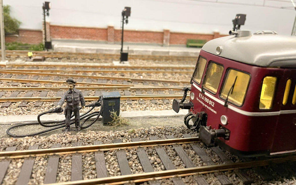 Der ETA 150 012 ist auf dem Weg zur Ladestation in Bad Großenfels